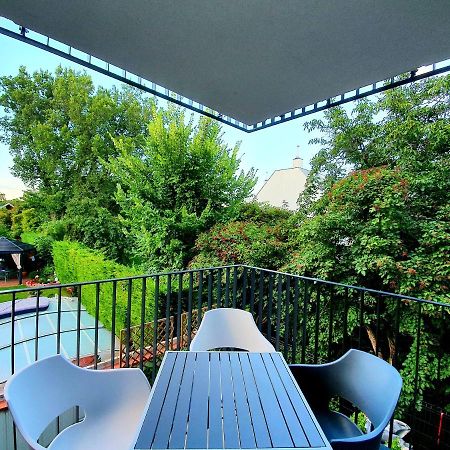 Near Lake Fully Furnished Beautiful Apartment Wina Bagian luar foto