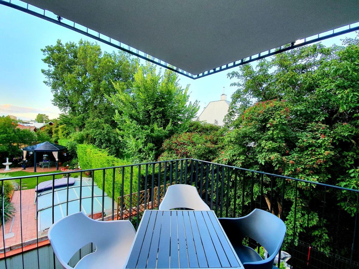 Near Lake Fully Furnished Beautiful Apartment Wina Bagian luar foto