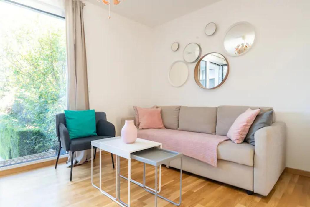 Near Lake Fully Furnished Beautiful Apartment Wina Bagian luar foto