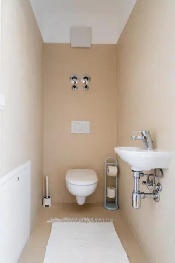 Near Lake Fully Furnished Beautiful Apartment Wina Bagian luar foto