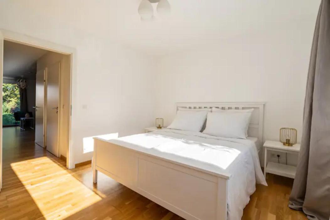 Near Lake Fully Furnished Beautiful Apartment Wina Bagian luar foto