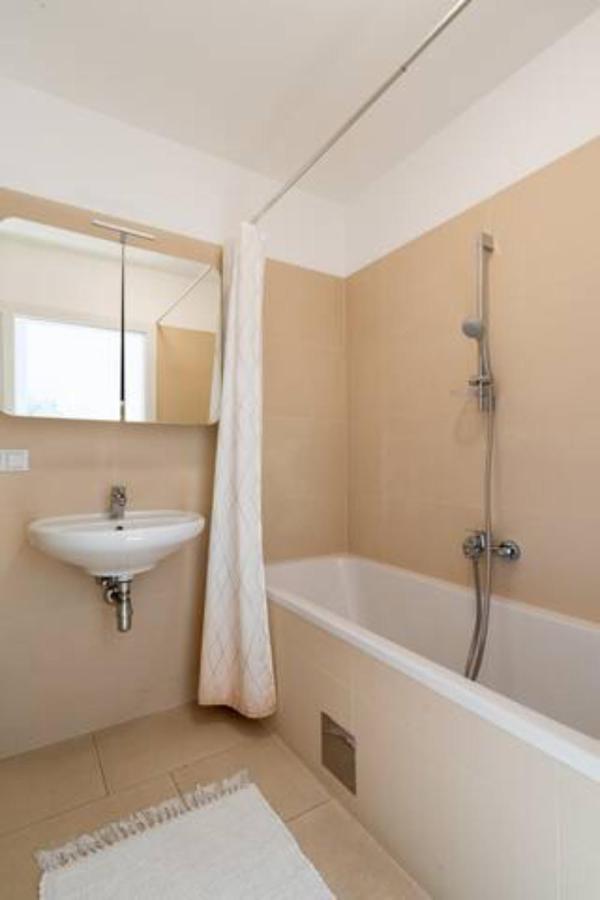 Near Lake Fully Furnished Beautiful Apartment Wina Bagian luar foto